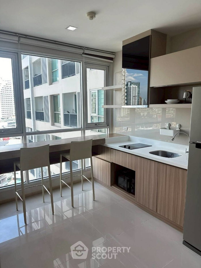 รูป คอนโด 1-ห้องนอน ที่ ริธึ่ม สาทร ใกล้ BTS สะพานตากสิน (ID 2780400) - รูปที่ 3/13