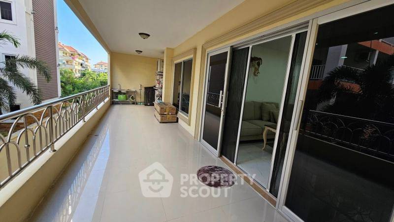 picture 2-BR Condo at Nordic Residence close to Phratamnak (ID 1531310) - 4/17