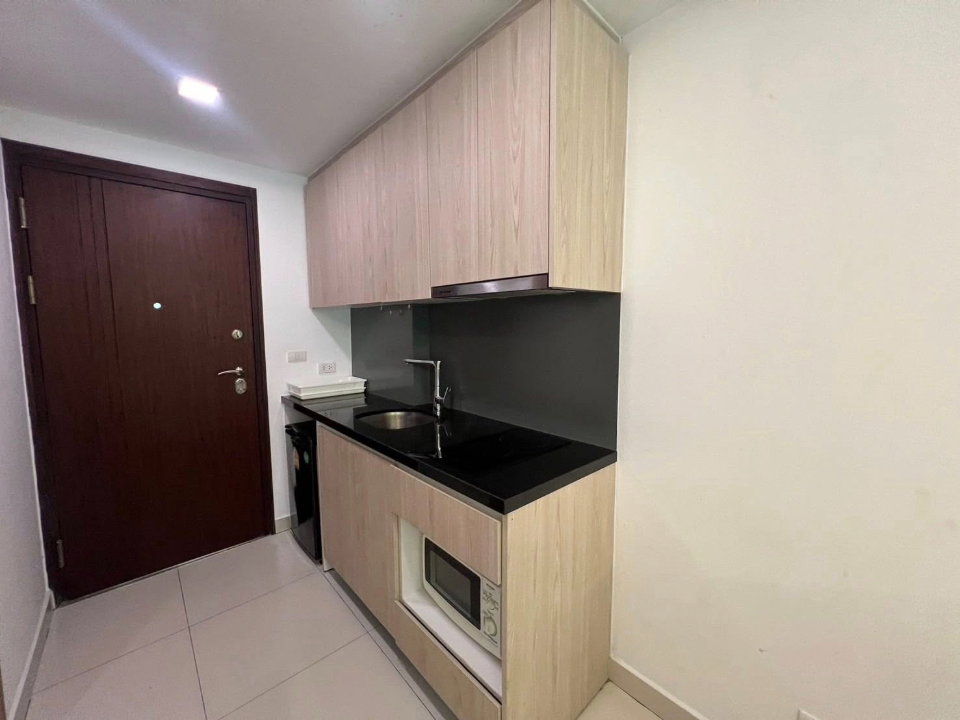 รูป Pool Access รีสอร์ทสไตล์คอนโดมัลดีฟคอนโด จอมเทียนพัทยา สตูดิโอ เดินลงสระได้จากระเบียงห้อง โควต้าต่างชาติ  - รูปที่ 5/6