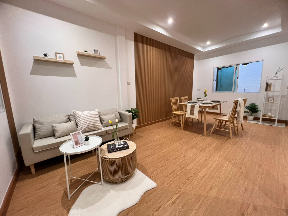 รูป ขายทาวน์โฮมตกแต่งใหม่ : ซอยจรัญสนิทวงศ์ 35 ขนาด 22.6 ตารางวา พื้นที่ใช้สอย 160 ตรม. 3 ห้องนอน 2 ห้องน้ำ - รูปที่ 6/22