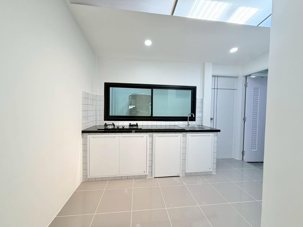 รูป R126 ขายด่วน ทาวน์เฮาส์ 1.5 ชั้น ซอยพงษ์เพชรพัฒนา พร้อมอยู่  ใกล้ MRT สายสีม่วง ราคาเพียง 2.59 ล้านบาท (ฟรีโอน!)  - รูปที่ 19/24