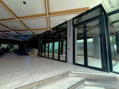 Retail spaces for rent Big C Extra Rama 4 : Retail Space for Rent in the Heart of Thonglor - Perfect for a restaurant, bar, or café ** NO CO-AGENT **