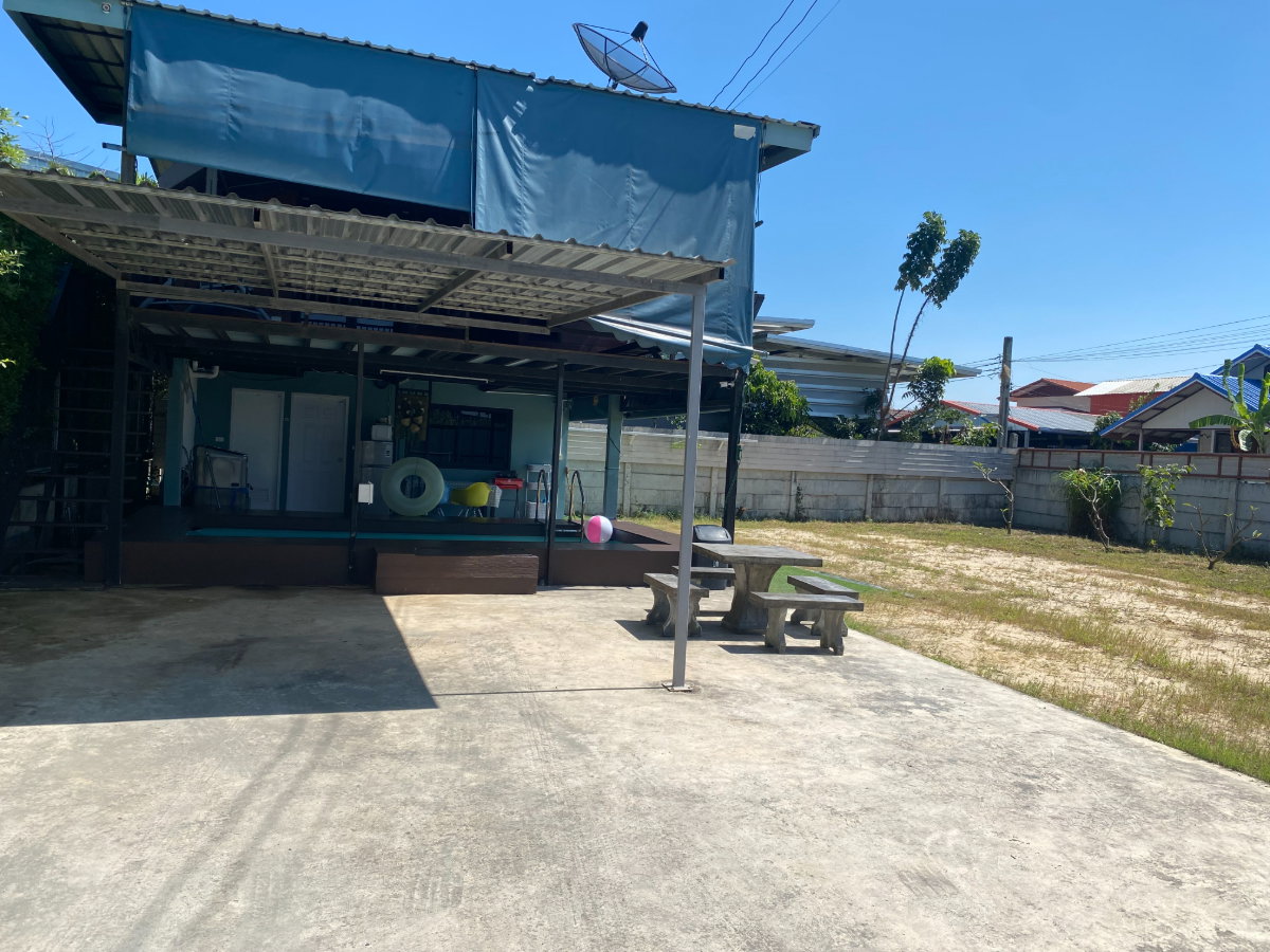 รูป ให้เช่าบ้านพร้อมสระว่ายน้ำ พื้นที่กว้าง100ตรว. พร้อมเฟอร์นิเจอร์และเครื่องใช้ไฟฟ้าครบ เข้าอยู่ได้ เมษายน ใกล้สุวรรณภูมิ  - รูปที่ 1/17