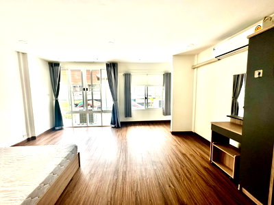 Townhouses for rent University of the Thai Chamber of Commerce : 🔥 2-Storey House for Rent in Pracharat Bamphen – Fully FunctionalNear MRT Huai Khwang 🚇  with Ensuite Bathrooms, Move-in Ready!