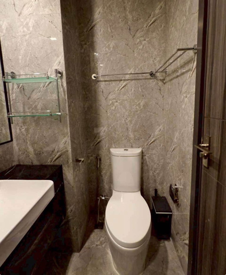 picture Ashton                     Asoke  - 3/10