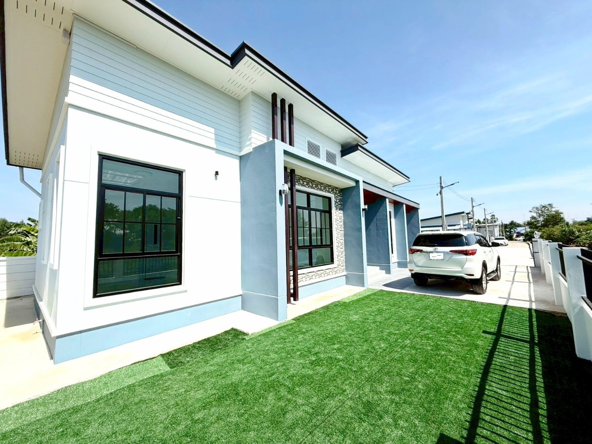 รูป ขายบ้านเดี่ยวโมเดิร์น หลังสุดท้าย  3ห้องนอน 2 ห้องน้ำ 2 ที่จอดรถ พนัสนิคม ชลบุรี - รูปที่ 3/33