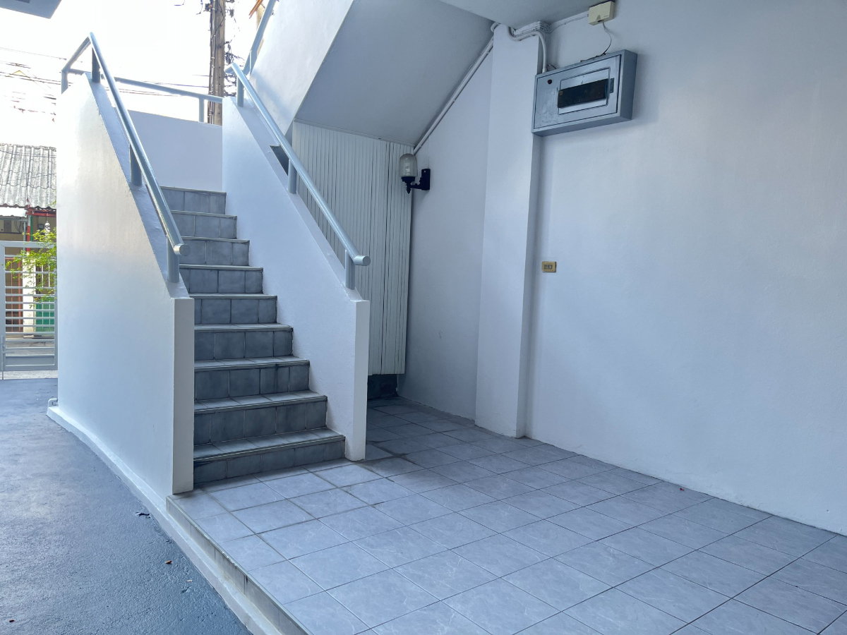 picture 🌿 **VR0239 4-story townhome near MRT Sutthisan, 10-minute walk** - 3/11