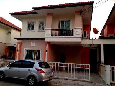 Houses for rent Udon Thani : Two-story detached house for rent near Udon Thani Airport (no aircraft noise disturbance).