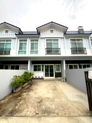 Houses for rent Ramkhamhaeng Road : P0633/Quality townhome for rent in the Indy Bangna-Ramkhamhaeng 2 project, potential location near Mega Bangna.