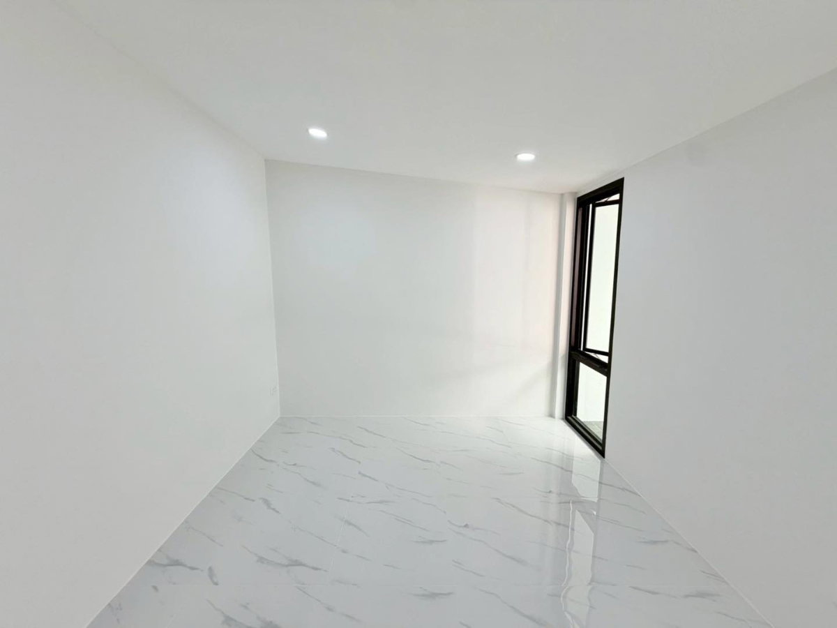 รูป R126 ขายด่วน ทาวน์เฮาส์ 1.5 ชั้น ซอยพงษ์เพชรพัฒนา พร้อมอยู่  ใกล้ MRT สายสีม่วง ราคาเพียง 2.59 ล้านบาท (ฟรีโอน!)  - รูปที่ 10/24