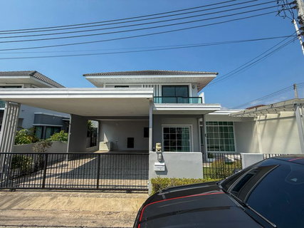 Detached house in a great location, Maneerin Park, Bang Phra, Sriracha. Quiet and pleasant to live in.