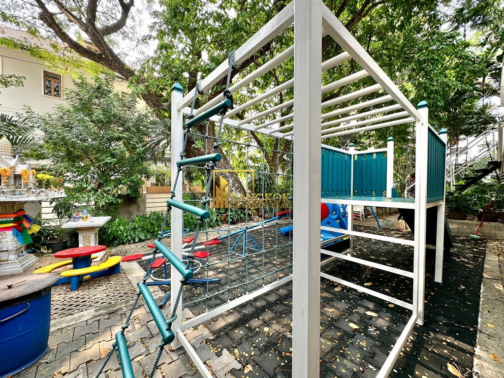 รูป Spacious 4 Bedroom Penthouse Apartment in Sukhumvit 7 - BR0669AP - รูปที่ 54/58