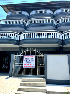 ทาวน์โฮม กรุงเทพมหานคร : ทาวน์เฮาส์ (Townhouse) รีโนเวทใหม่ทั้งหลัง ดีไซน์สวย