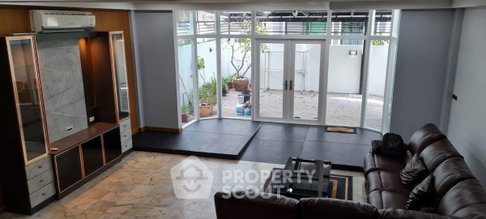 บ้าน 4-ห้องนอน ใกล้ สุขุมวิท (ID 851591)