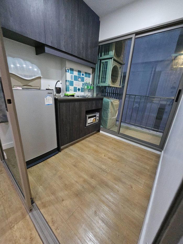 รูป เอ​ส​ต้า​ ขอคนพักไว​ ใกล้​รถไฟฟ้า​บีทีเอส​สถานี​สายหยุด​ - รูปที่ 10/17