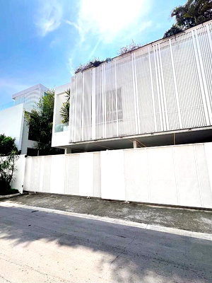 เช่าบ้านเดี่ยว คริสตัล ดีไซน์ เซ็นเตอร์ : ให้เช่าบ้านเดี่ยว  📍 Vive Ekkamai Ramintra   📍 ขนาด 801 ตรม ราคาเช่า  400,000/ month 