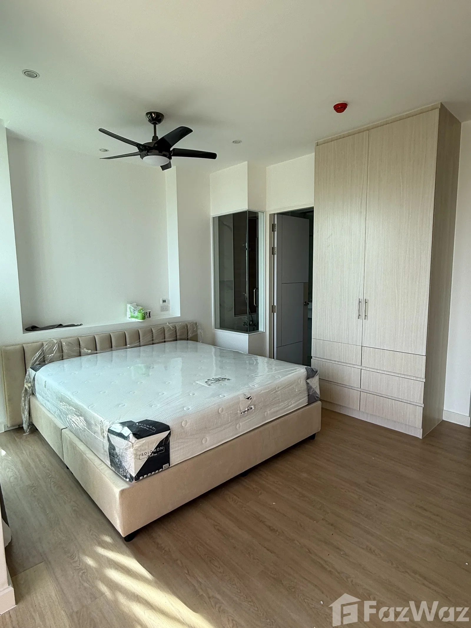 Beachfront Brand New Unit 6147935