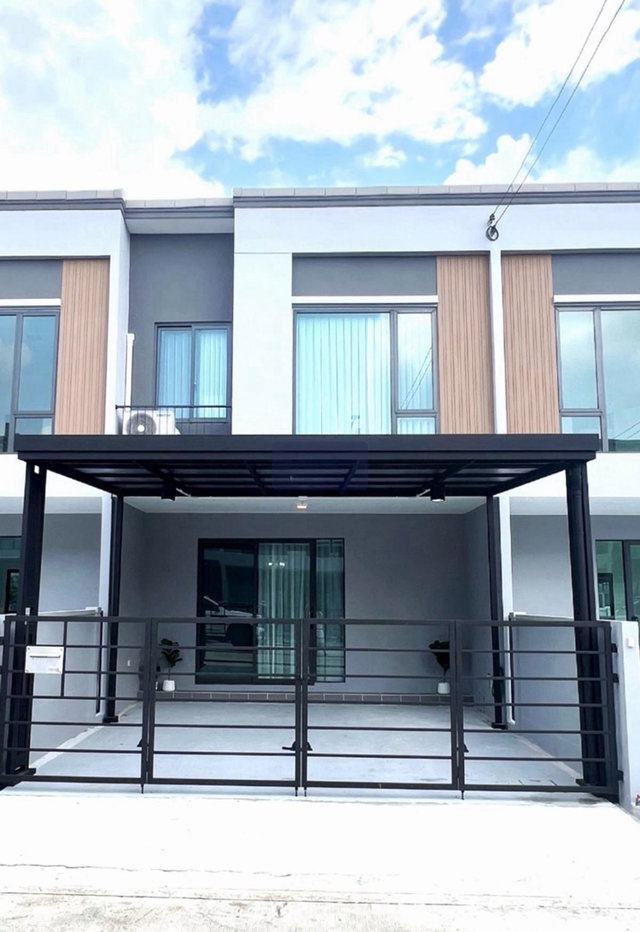 รูป ทาวน์เฮ้าส์ให้เช่า ✨ Pleno Sukhumvit-Bangna 2 ✨ 3 ห้องนอน 2 ห้องน้ำ เฟอร์นิเจอร์ และ เครื่องใช้ไฟฟ้าครบ  - รูปที่ 2/11