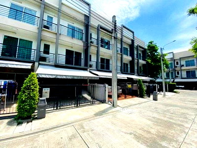 Townhouses for rent Suan Luang : P0625/Quality townhome for rent in Baan Klang Muang project, Sukhumvit 77, Soi On Nut 17