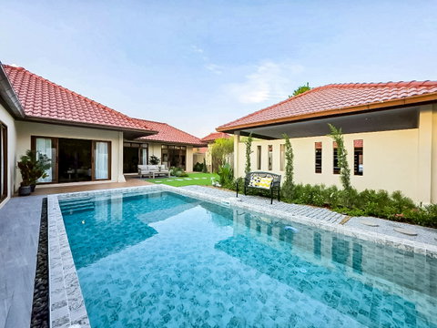 4 Bedroom Pool Villa for Rent in Huai Yai