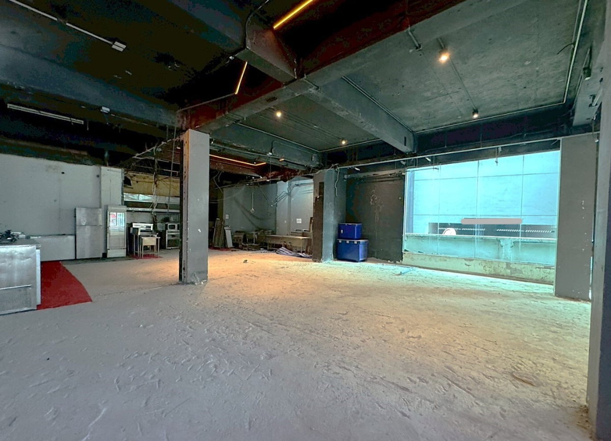 รูป พื้นที่ร้านค้าให้เช่า ใจกลางทองหล่อ เหมาะทำธุรกิจร้านอาหาร บาร์ และคาเฟ่ ** NO CO-AGENT ** - รูปที่ 3/4