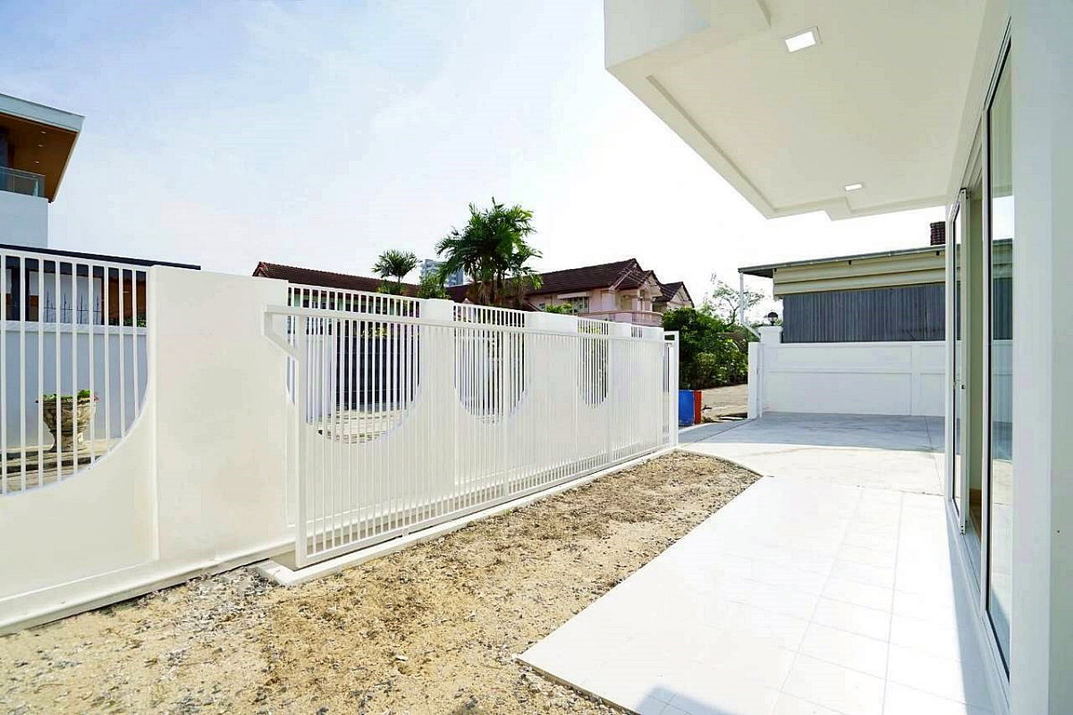 รูป บ้านสวย ทำเลดี พระราม 2 #หมู่บ้านวรการ  บ้านเดี่ยว 4 ห้องนอน  รีโนเวทใหม่   ใกล้เซ็นทรัล พระราม 2 - รูปที่ 4/25