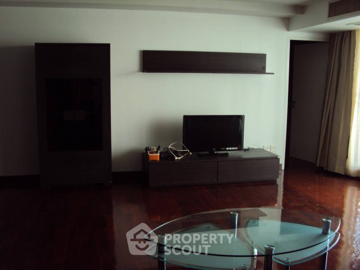 รูป คอนโด 2-ห้องนอน ที่ เออร์บานา สุขุมวิท 15 ใกล้ BTS นานา (ID 510142) - รูปที่ 1/10