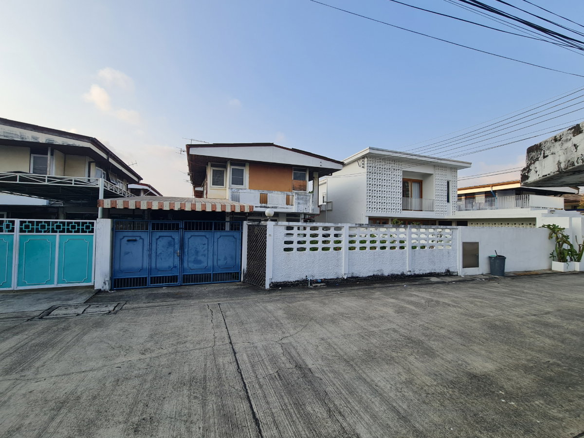 รูป ให้เช่าบ้านเดี่ยวตามสภาพ 6 ซอย 6 หมู่บ้านเสรี 2 (รามคำแหง 24 แยก 28) สังคมดี, บรรยากาศดี, เดินทางสะดวกมากๆๆ - รูปที่ 9/10