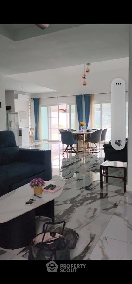 รูป วิลล่า 3-ห้องนอน ใกล้ เมืองพัทยา (ID 2781276) - รูปที่ 2/5