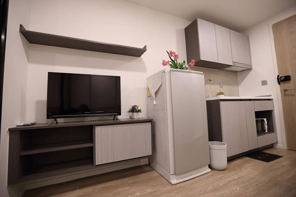 รูป ด่วน ห้องสวย วิวดี ชั้นสูง ‼️ ให้เช่า 🔥 Atmoz ลาดพร้าว 15 คอนโดทำเลดี ใกล้รถไฟฟ้า เฟอร์นิเจอร์ + เครื่องใช้ไฟฟ้าครบ พร้อมเข้าอยู่ทันที 📍 - รูปที่ 4/6