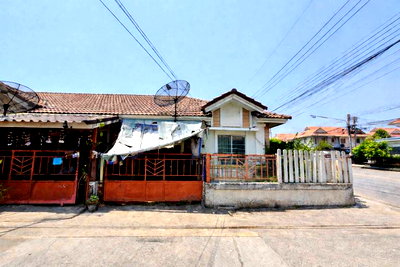 Townhouses for sale Muang Chachoengsao Chachoengsao : Single-story townhouse for sale, priced under one million baht, Pruksa Panalee 36 Village, Chachoengsao.