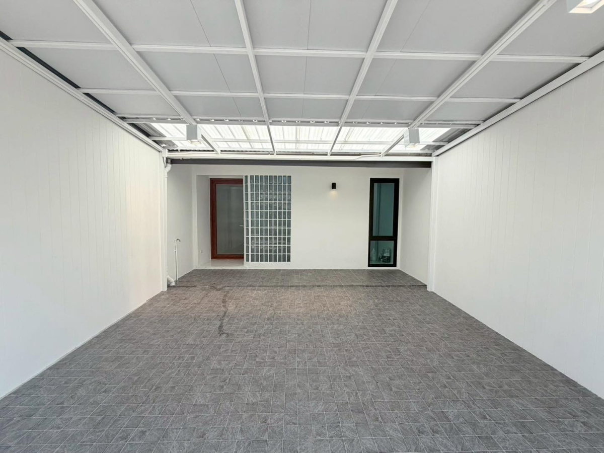 รูป R126 ขายด่วน ทาวน์เฮาส์ 1.5 ชั้น ซอยพงษ์เพชรพัฒนา พร้อมอยู่  ใกล้ MRT สายสีม่วง ราคาเพียง 2.59 ล้านบาท (ฟรีโอน!)  - รูปที่ 4/24