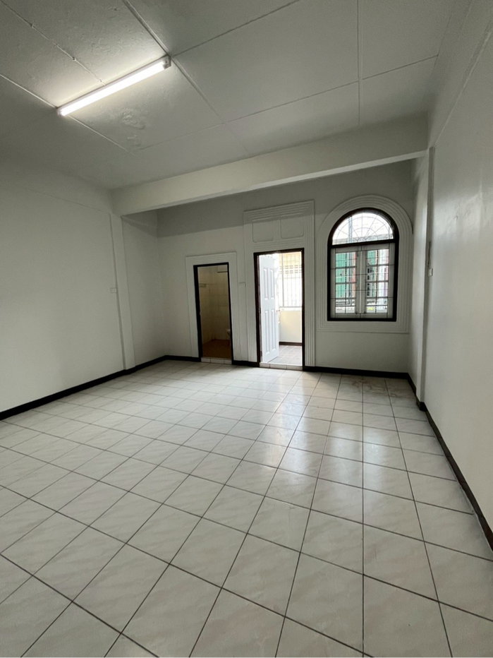 รูป ทาวน์เฮาส์ (Townhouse) รีโนเวทใหม่ทั้งหลัง ดีไซน์สวย - รูปที่ 4/24