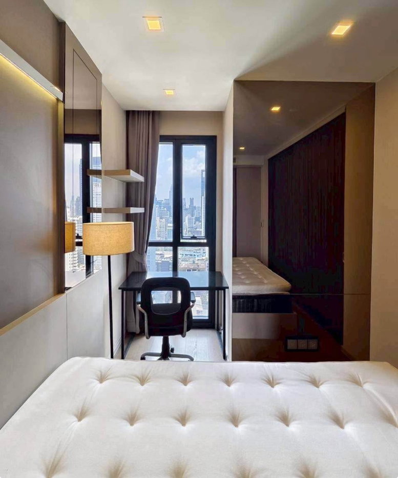 picture Ashton                     Asoke  - 2/10