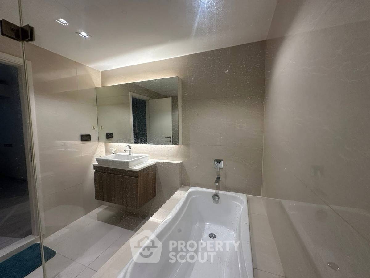 picture 2-BR Condo at Vtara 36 near BTS Thong Lor (ID 2448692) - 8/10