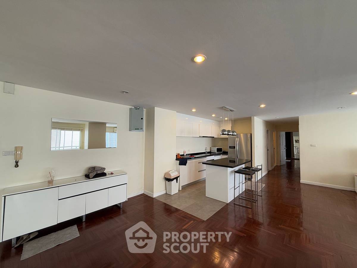 picture 2-BR Condo at Silom Condominium near BTS Sala Daeng (ID 805732) - 2/18