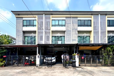 ทาวน์โฮม ศาลหลักเมืองจังหวัดนนทบุรี : ทาวน์โฮม 3 ชั้น คอนเนคอัพ 3 รัตนาธิเบศร์ 17 ต่อเติมครบ ใกล้ MRT บางกระสอ