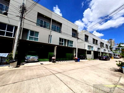 Townhouses for sale Pak Kret Nonthaburi : FOR SALE  TOWNHOUSE PROPERTY  3690000 BAHT.