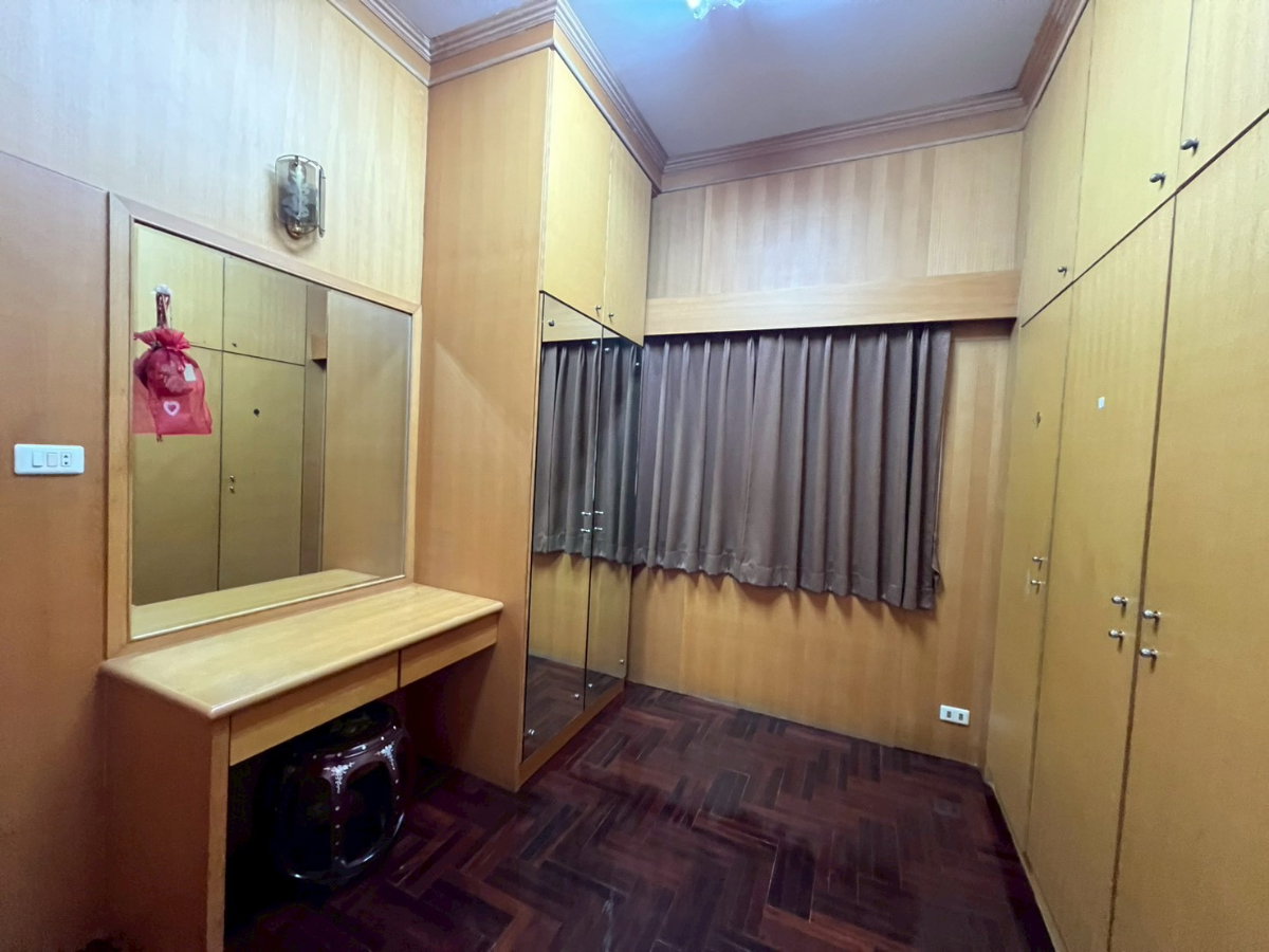 รูป 📍 ขาย หมูบ้านปรีชา ทำเลศรีนครินทร์ | บ้านกว้างอยู่สบาย ราคาดีคุ้มค่า | ใกล้ห้างและสิ่งอำนวยความสะดวก  - รูปที่ 27/31