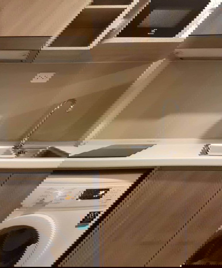 picture Elio Del Moss Phaholyothin      34  - 9/9