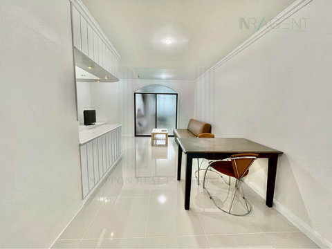 ให้เช่าคอนโด ศุภาลัย เพลส สุขุมวิท 39 อาคาร B ชั้น 25 1 ห้องนอน ขนาด 50.00 ตรม ใกล้ ท้องฟ้าจำลอง