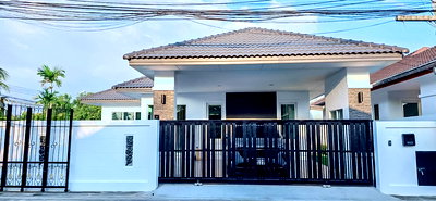 บ้านเดี่ยว บางละมุง ชลบุรี : 3 Bedroom Pool Villa for Sale in Huai Yai