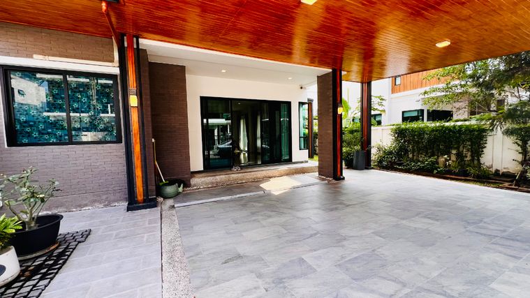 3-bed house for rent, 243 sqm, 51.2 sq wah, Supalai Essence Ladprao