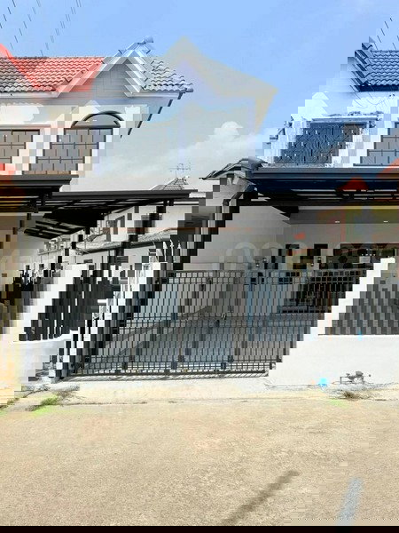 รูป ขายทาวน์เฮ้าส์ 2 ชั้น หมู่บ้านวงศกร3 ซอย 5 หนองระแหง 3 เนื้อที่ 27 ตรว 3นอน 2น้ำ แถมฟรีเฟอร์นิเจอร์ห้องรับแขก - รูปที่ 1/8