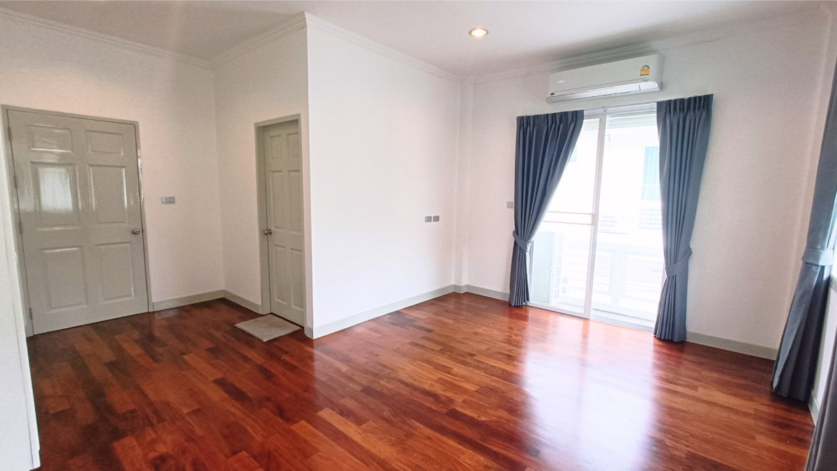 รูป ขาย พร้อมผู้เช่า yield 7.5%+ หมู่บ้านณุศาศิริ พระราม9-กรุงเทพกรีฑา มีลิฟท์ มีห้องแม่บ้าน 91 ตร.ว.  4ห้องนอน 4ห้องน้ำ  - รูปที่ 9/17