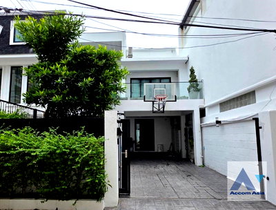 Houses for rent Watthana : 🔼🔽 AccomA 📩  3 BR House in Khlong Tan Nuea (AA45804)