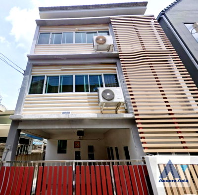 Houses for sale Bangkok : 🔼🔽 AccomA 📩  4 BR House in Phaya Thai (AA43406)
