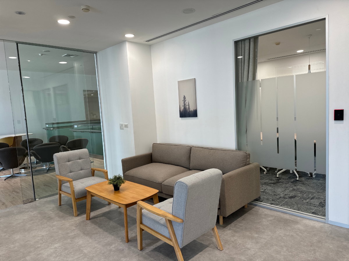 picture Private office space for 2 persons in Regus Central Tower - 4/5