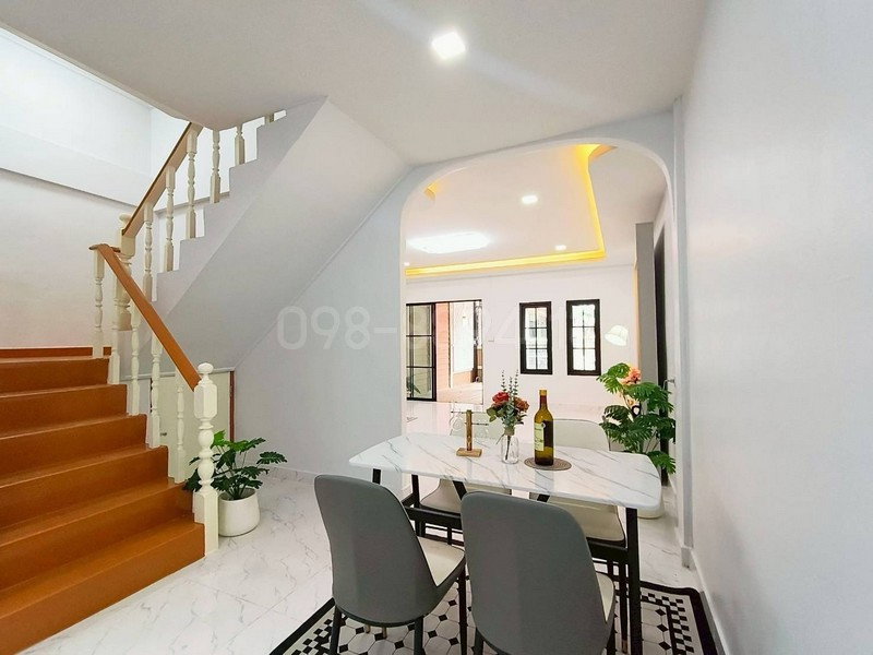 รูป ขายทาวน์เฮาส์ 2 ชั้น หมู่บ้านแดนทอง สุขาภิบาล5 รีโนเวทใหม่ เนื้อที่ 22.5 ตรว 4นอน 2น้ำ แถมฟรีเฟอร์นิเจอร์ - รูปที่ 7/8