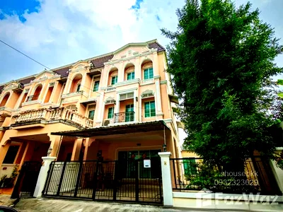 Townhouses for rent Thonburi Vocational College : Newly Renovated Townhouse near BTS & MRT Bang Wa — only 3 6145636